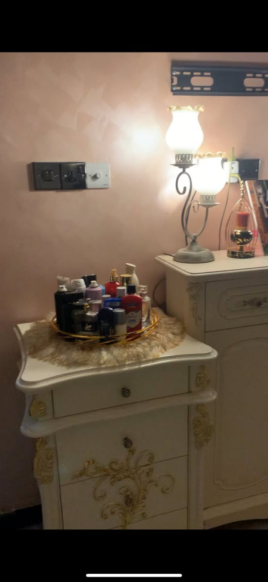 بيت للبيع مستعجل بلديات حي التراث طابو زراعي سند محكمه مساحه 100 متر طابقين ونص مع الاثاث علماً ان الاثاث كله من العرصات يحتوي على 3 غرف نوم و3 صحيات شرقي وغربي سعره 210 بي مجال


**إذا كنت صاحب هذا الإعلان وتريد حذفه لأي سبب، رجاءا أرسل رسالة إلى الدعم الفني**