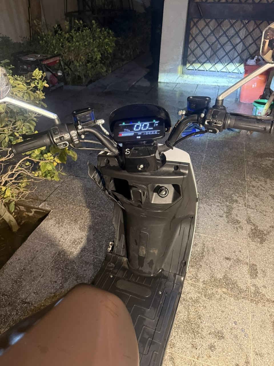 السلام عليكم
دراجة شحن للبيع 
من شركة الجوهرة البحرية 
عدد البطاريات 6 
حجم الملف 1500w
السرعة الحقيقة 60 
المسافة 50 كيلو ع المرتاح
السعر 800 الف دينار عراقي 
المكان الكرادة


**إذا كنت صاحب هذا الإعلان وتريد حذفه لأي سبب، رجاءا أرسل رسالة إلى الدعم الفني**