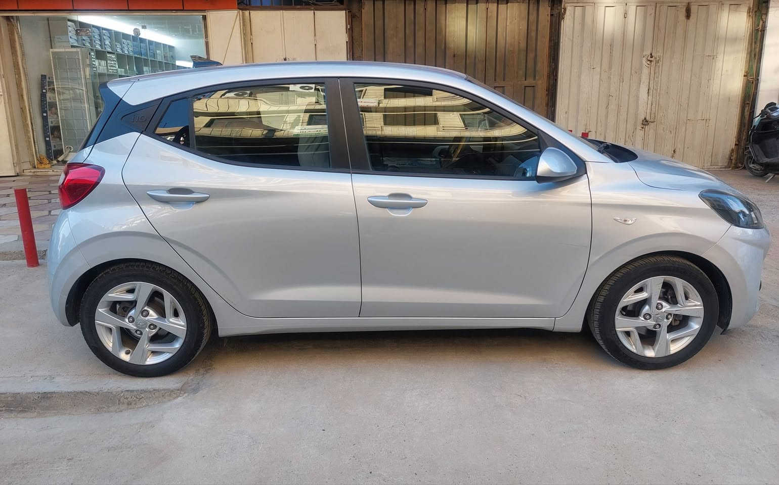 السلام عليكم ورحمة الله وبركاتة
هونداي i10
موديل 2021
ماشية 75 ألف قابل للزيادة السيارة نظيفة أستخدام بيت
شاشة كاميرا حساس خلفي تحديد مسار رادار أمامي مانع أنزلاق تحكم مقود جهتين ريموند كونترول 5 كير 
رقم بغداد الجديد حادثها بنيد ونفسة مصلح
ضربة صطحية والباقي مكفولة من الصبغ
السعر 103$ بيها مجال بسيط
العنوان بغداد الدورة 
للتواصل فقط واتساب على الرقم
أبو حسين 
 ***********
