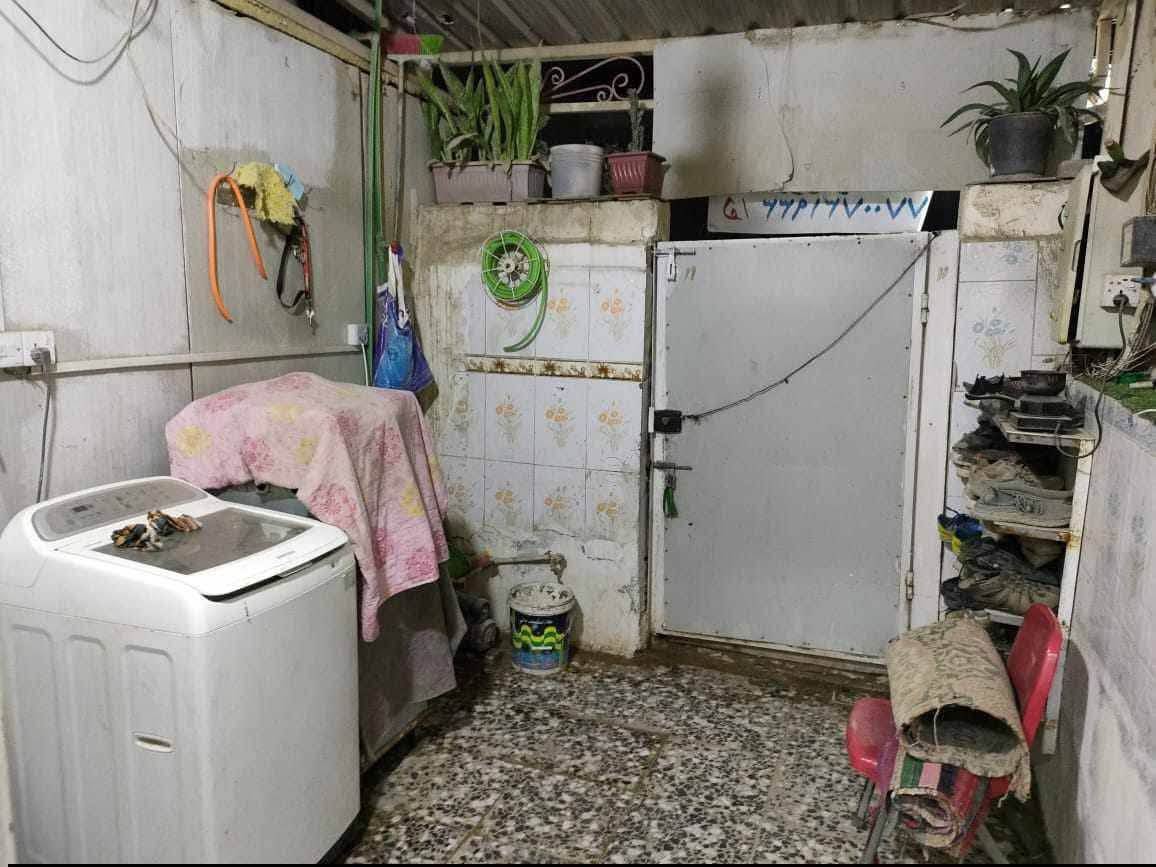 السلام عليكم بيت 100م طابق ونص. طابو صرف في بغداد الحسينيه مال الراشديه بدايه مسقط قرب مجمع مسقط الطبي اول فرع بدايه مسقط.
يحتوي على استقبال +وغرفه نوم في الطابق الاول مع صحيات حمام وتواليت +وغرفه نوم بلطابق الارضي +مطبخ حار وبارد +وباقي التفاصيل موضحه بلصور  
السعر 65مليون وبي مجال للشراي 
رقم الهاتف 
***********
***********
