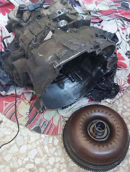 السلام عليكم 
 
للبيع كير سوناتا ٢ حساسين بي عطل يرادله تصليح 
سكن جهة السايق كامل مال تفصيخ 
قاعدة اذن 
بوشه اذن
قاعدة اذن و بوشه ب ١٠ 
سكن ب ١٥ 
كير ب ١٠٠
