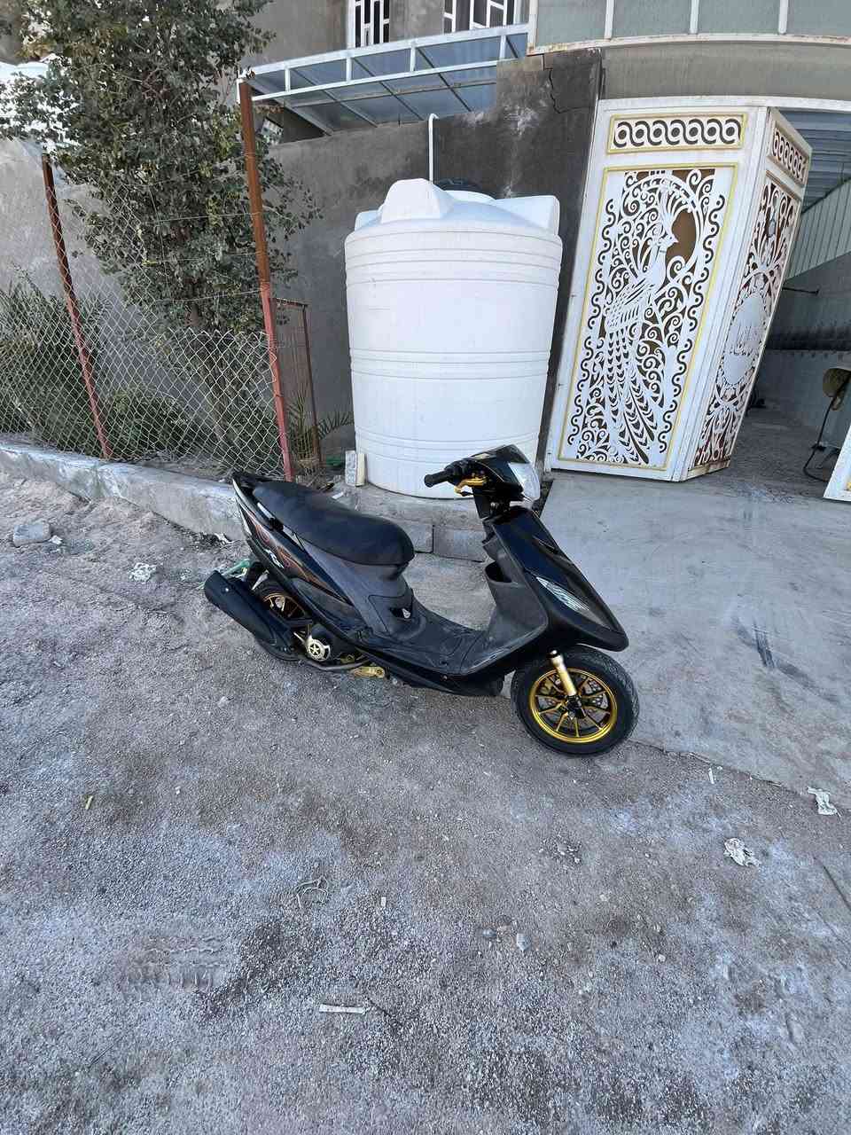 ماكس عدله مكينه بلاديه تزويد خارجي فقط ول كب جديد شركه ممتازه وسعره غالي مو رخيص يدات بريد توبو شيال هايبر دبل امامي اصلي والخلفي كذلك تايرات جدد كفرات نضاف كهربائيات كامله كلها شغاله برغي ما ناقصها 
الدراجه شرط شلعه ومعدل تعجبك واطيك الكزوز البلادي وياها الكزوز بي سوبر الدراجه سعرها خاص مكاني بصره قضاء الفاو توصيل ماعندي هذا رقمي ***********
