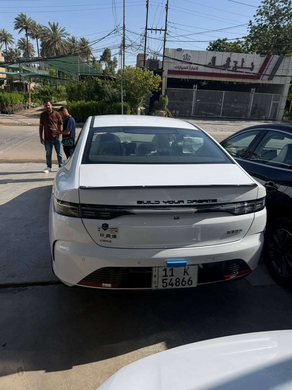 � للبيع | BYD Destroyer 05 موديل 2025 🚗
🔹 الموديل: BYD Destroyer 05 – 2025

🔹 العداد: 8,000 كم فقط

🔹 اللون: أبيض

🔹 الحالة: ممتازة جداً، استخدام نظيف وخالية من الملاحظات.

🔹 الفئة: فل مواصفات (Full Option)

أبرز المواصفات:

* ✅ فتحة بانوراما.

* ✅ محرك بنزين مع نظام هايبرد (DM-i) اقتصادي جداً.

* ✅ ناقل حركة أوتوماتيكي E-CVT.

* ✅ شاشة وسطية كبيرة تعمل باللمس مع دعم Apple CarPlay وAndroid Auto (حسب الفئة).

* ✅ شاشة عدادات رقمية.

* ✅ حساسات أمامية وخلفية.

* ✅ تشغيل ذكي ودخول بدون مفتاح (Smart Key).

* ✅ تشغيل السيارة بالبصمة (Push Start).

* ✅ مقاعد جلد فاخرة.

* ✅ مكيف أوتوماتيكي.

* ✅ مثبت سرعة.

* ✅ مرايا كهربائية قابلة للطي.

* ✅ إضاءة LED أمامية وخلفية.

* ✅ جنوط ألمنيوم.

* ✅ فرامل إلكترونية مع Auto Hold.

* ✅ وسائد هوائية وأنظمة أمان متقدمة (ABS، EBD، ESP، TCS، Hill Hold).

💰 السعر المطلوب: 21,200,000 دينار عراقي 
📍 مكان ذي قار الناصريه 
***********
