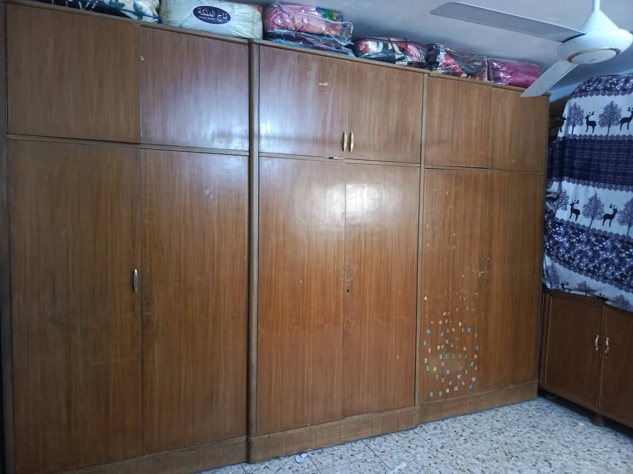 السلام عليكم كنتور صاج عراقي نجاره عراقيه ست بيبان ابو ملحق داخله نضافه فول سعر 300 محتاجه بس تلميع مكاني الدوره ابودشير رقم ***********
