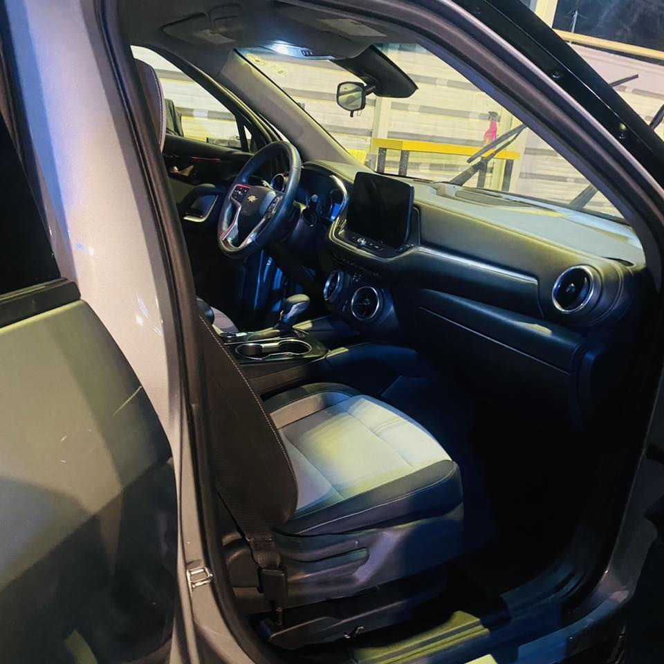 السلام عليكم شفروليه بلايزر 2023 رقم اربيل باسمي تحويل ثاني يوم ماشيه 20 الف ميل جديده ب معنى الكلمة حادثه بدايه البنيد صبغ فقط بدون شواصي بدون دواخل كير ومكينه مكفول مكينه 4 سلندر السعر 195 وبيها مجال بسيط 
للاستفسار 
متواجد واتساب 
***********
