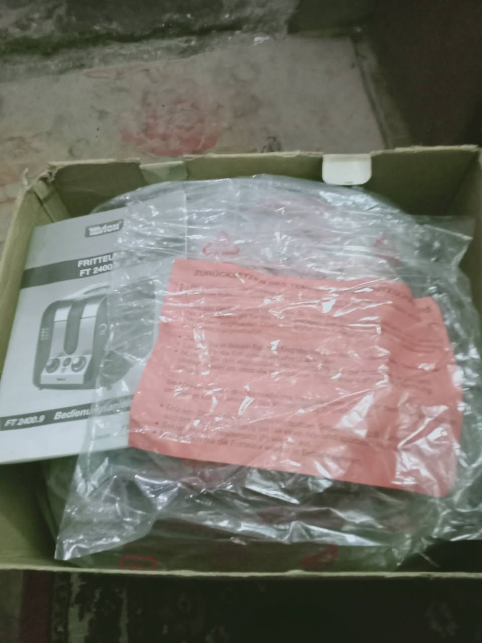 سلام عليكم قلايه زيت جديد مامستخدمه ابد بجيس نوع تيفيون سعر 100 وبيهة مجال بسيط  عنوان بغداد الحبيبيه ***********
