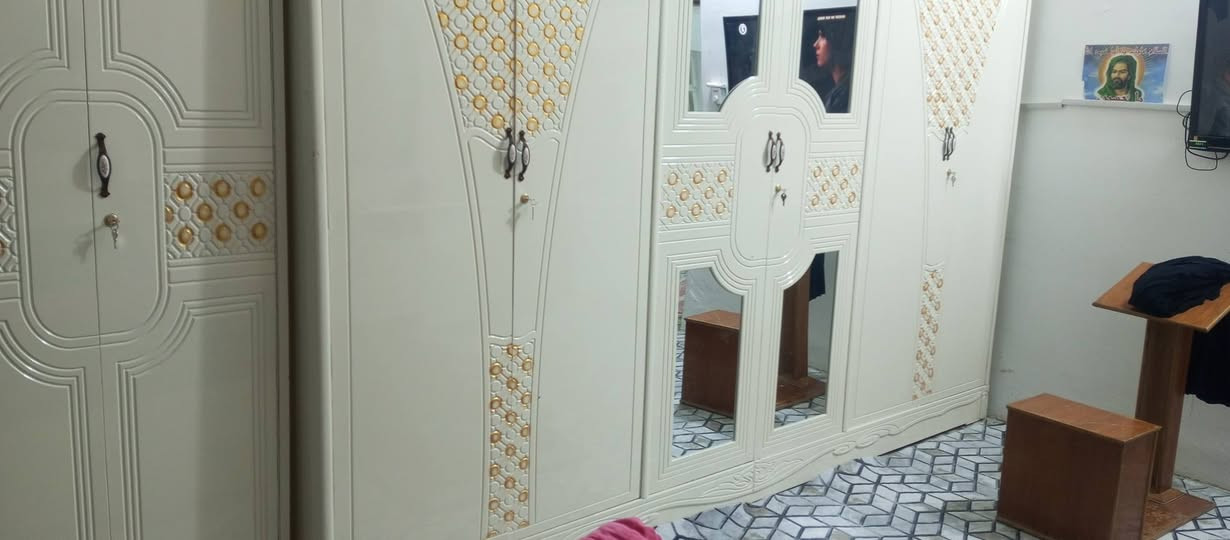 غرفه عراقيه صارلي 4 اشهر من اخذته بعدهي جديدة سعره 850 وبيه مجال /***********
