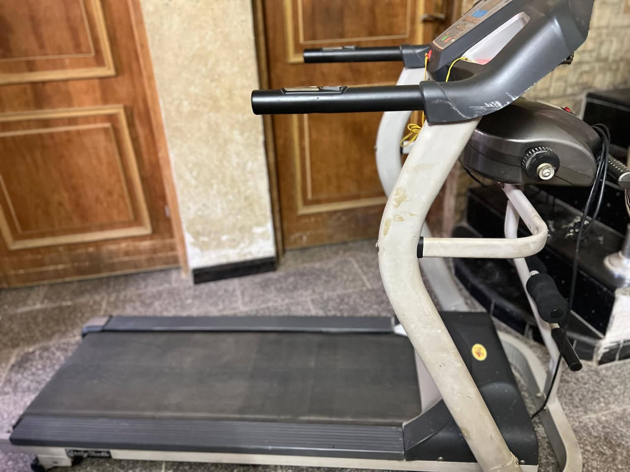 جهاز جري    سرعه عاليه مواصفات يحمل 120  بي رجاج تكسير شحوم بي شاشه تعد وقت سعرات حراريه قياس نبضات القلب مسافه مقطوعه
بي شناو بطن 
 اواكس 
يطبك ومياخذ مساحه 
 سعره 200  الف بغداد الكاظمية الطي 
***********
