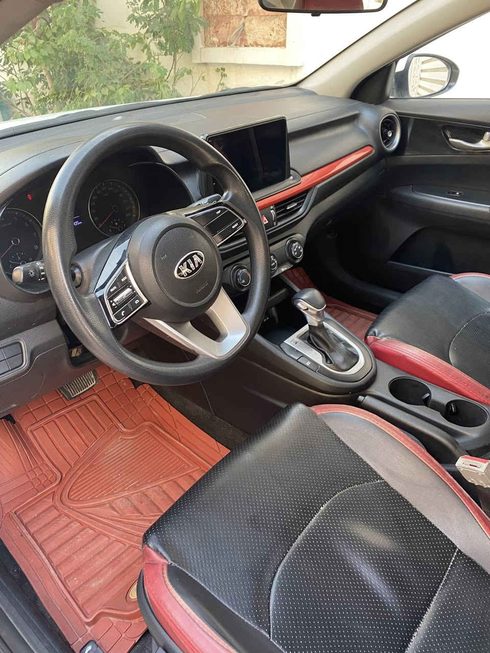 سلام عليكم كيا سيراتو موديل 2019 خليجي رقم بغداد بيه صبغ بجاملغ امامي وشويه يم رقم اثر اثر شخط
محرك 1600.
ماشيه 126 مواصفاته فتحه سلايت روف
شاشه كامره كشنات جلد تحكم استيرن تبريد خلفي مري شفط 5 ويل كب سويجات 2 تخم تاير كير محرك مكفول صدر جديد تبريد سياره جاهزه مكاني بغداد قرب جامع النداء 
السعر 145 وبيه مجال ***********
