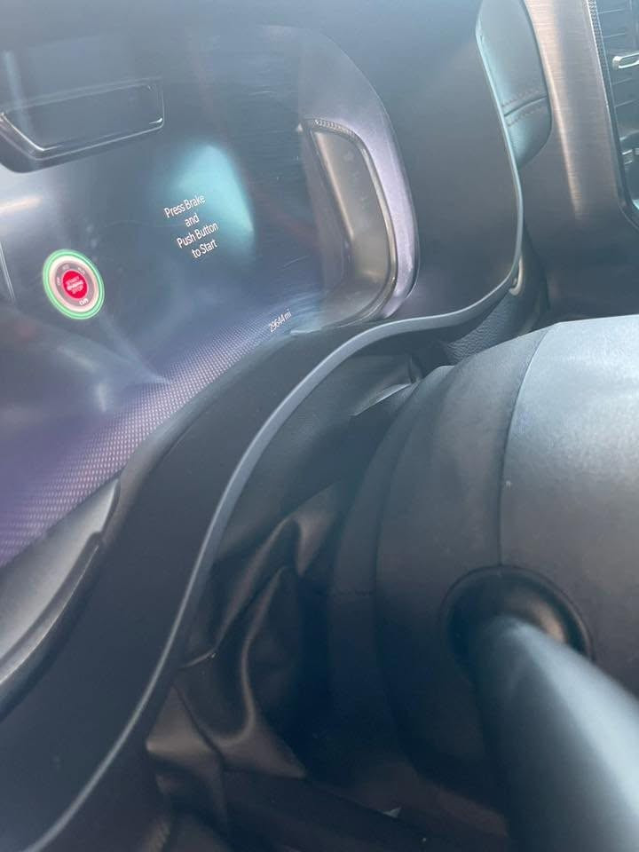 ديناصور رام TRX2024  ( هيلكات ) 702 HP

فول فول مواصفات العداد: 29 الف ميل 

سياره لون اسود مكفوله كفاله عامه سياره جديده  

المحرك: V8 – 6.2 لتر Hellcat Supercharged – قوة 702 حصان

الفئة: فول – أعلى فئة بالمواصفات

المواصفات ناقل حركة أوتوماتيك 8 سرعات

نظام دفع رباعي 4WD

تعليق رياضي مخصص للأوف رود مع نظام Bilstein Black Hawk e2

مقاعد جلد فاخرة مع تطريز TRX

مقاعد أمامية كهربائية مع تبريد وتدفئة

شاشة وسطية 12 إنج تعمل باللمس مع نظام Uconnect

نظام ملاحة مع خرائط الشرق الأوسط

كاميرات 360 درجة + كاميرا خلفية عالية الدقة

حساسات أمامية وخلفية

رادارات أمامية مع نظام تجنب التصادم

نظام تثبيت سرعة متكيف (Adaptive Cruise Control)

ستيرن كهربائي متعدد الأوضاع

نظام صوتي Harman Kardon بـ 19 سماعة

فتحة سقف بانوراما

شحن لاسلكي + مداخل USB Type-C

بصمة تشغيل + دخول ذكي

إنارة LED أمامية وخلفية مع نهارية

أوضاع قيادة متعددة (Sport – Baja – Snow – Mud – Rock – Auto – Tow)

نظام Launch Control

سعة سحب عالية تفوق 8,000 باوند

خطافات سحب أمامية وخلفية

جنوط أصلية TRX مع تايرات لجميع التضاريس

دبل إلكتروني مع دفرنش خلفي محدود الانزلاق

عدة كاملة + اسبير حجم كبير 

رقمي ***********
