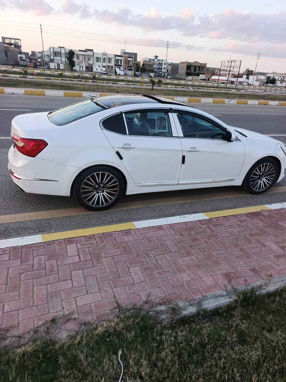 السلام عليكم كادنزا موديل 2014 خليجي ملكي فول مواصفات السياره تبريد ثلج شاشة كامرا السياره حلوه ومال جناي مكفولة كفاله عامة عدا بارد أقل شبر فقط رقم أربيل شرط تحويل السياره خير من الله مكان مكان السياره الرمادي ماشيه@170 *********** &السعر 144 وبيها مجال شويه بيع فقط
