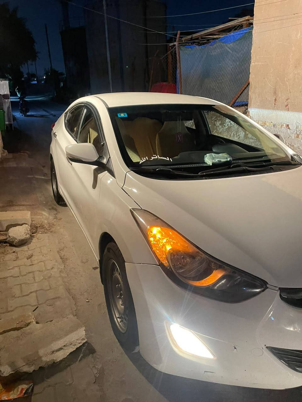 السلام عليكم
النترا 2014 خليجي بأسمي السياره مصبوغة عام مبدأ قبق الجنطه وباب بدون دواخل اتكفل عيب شرعي واصوليات ومداور سياره جديده وماناقصه شي مكان السياره بالناصرية 
***********
