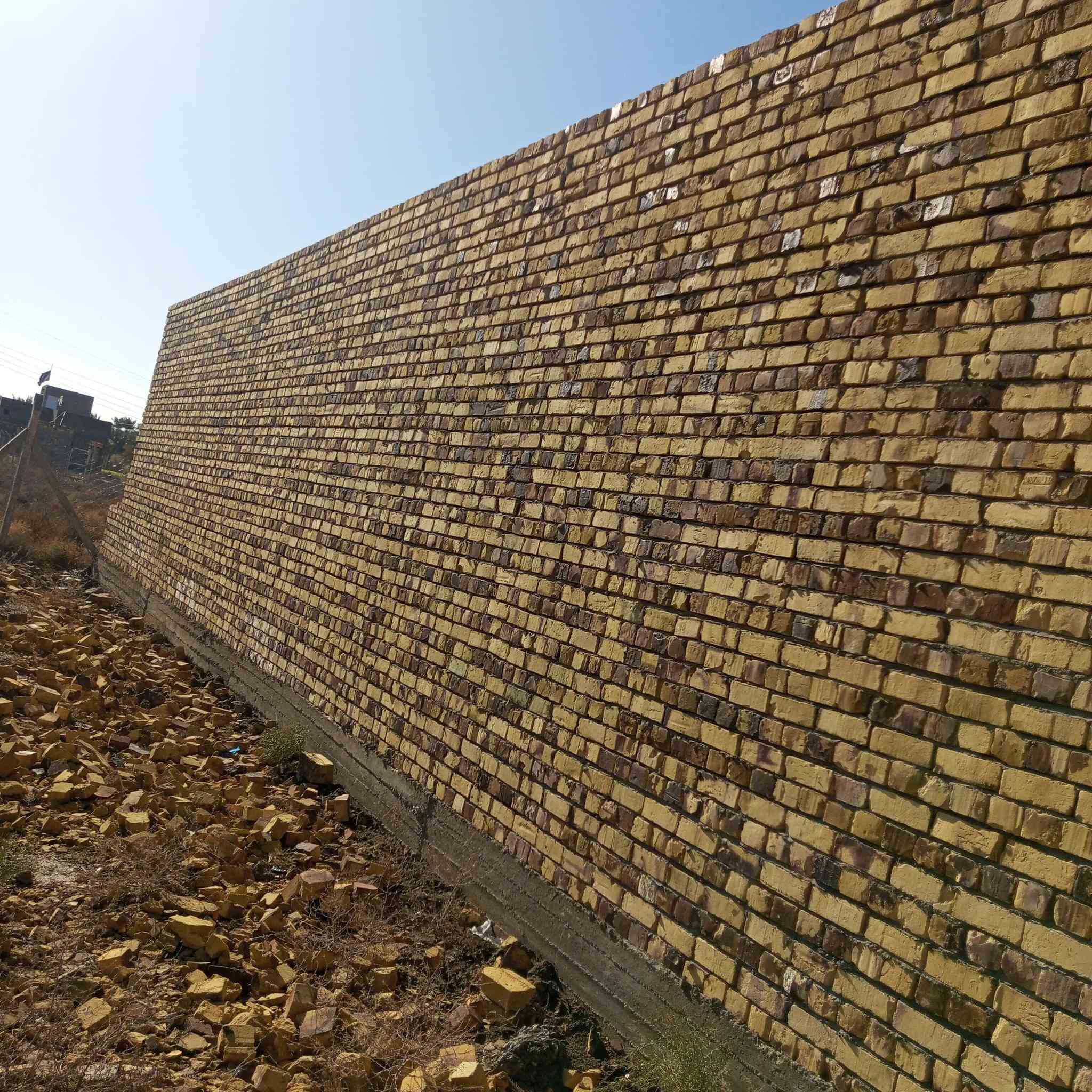 سلام عليكم هيكل للبيع يحتوي على غرفتين نوم 5في 4 وصاله 8في 4 ومطبخ 4في 4ونص  واستقبال 7في 4 ومجمع صحيات داخلي وخارجي المساحه 230متر استفسار على هذا رقم *********** غير متواجد على فيس
