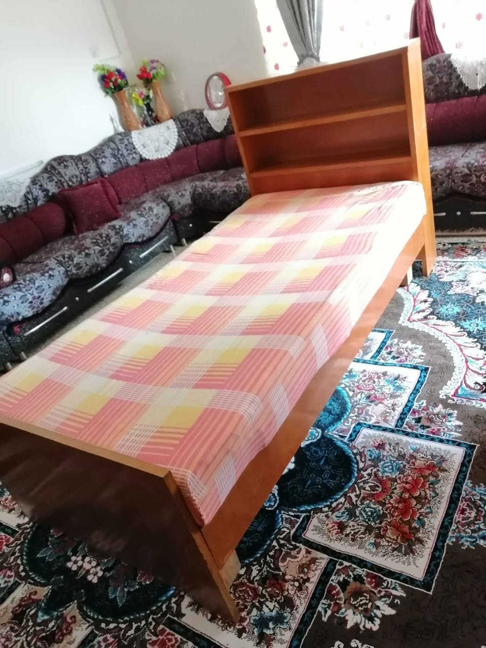 سرير خشب نفر واحد مع دوشك اسفنج نظيف تل كيف, نينوى


**إذا كنت صاحب هذا الإعلان وتريد حذفه لأي سبب، رجاءا أرسل رسالة إلى الدعم الفني**