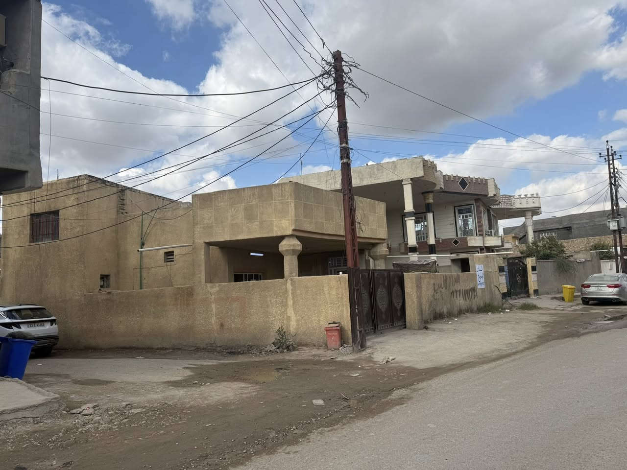 ‏السلام عليكم 
‏🏠 بيت ركن طابو ملك زراعي على ٢٥ في المنطقة تقاطع حساني مقابيل بيت مشيوح 
1️⃣ البيت يتكون من استقبال ٨*٤ 
2️⃣المطبخ ٥*٤
3️⃣غرفتين نوم ٥ * ٤
4️⃣صحيات ٢ داخليه وخارجيه
5️⃣المساحة ٣٠٠ متر 

السعر خاص اواتصال 👇‬

***********
***********
