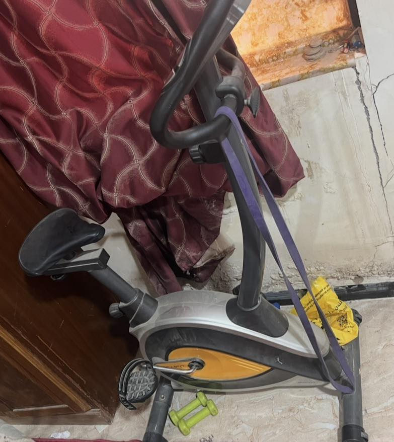 للبيع بايسكل رياضي بحالة جيده جدا وميزان طبي وزن وطول ( يستخدم في الصيدليات ) السعر اثنينهن شلع ب100 الف علما بس البايسكل ماخذه ب145 
 بغداد الدوره 
***********
