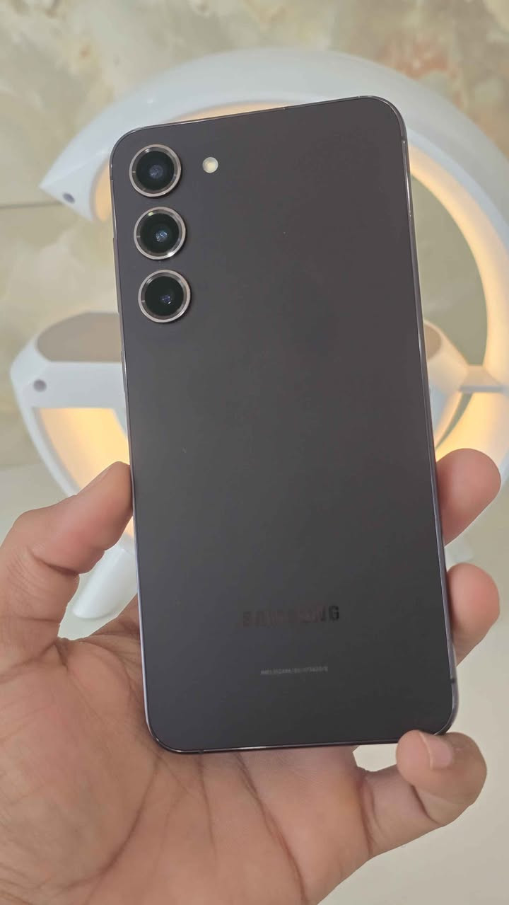 اس 23 بلس شرق اؤسط خطين ذاكره 256 مكفول 
جهاز جديد من كلشي فقط حافظه وياه عنوان نجف 
سعر 550 سعر نهائي 525 شراي مؤجؤد ءاتساب ماسنجر
*********** النجف, العراق
