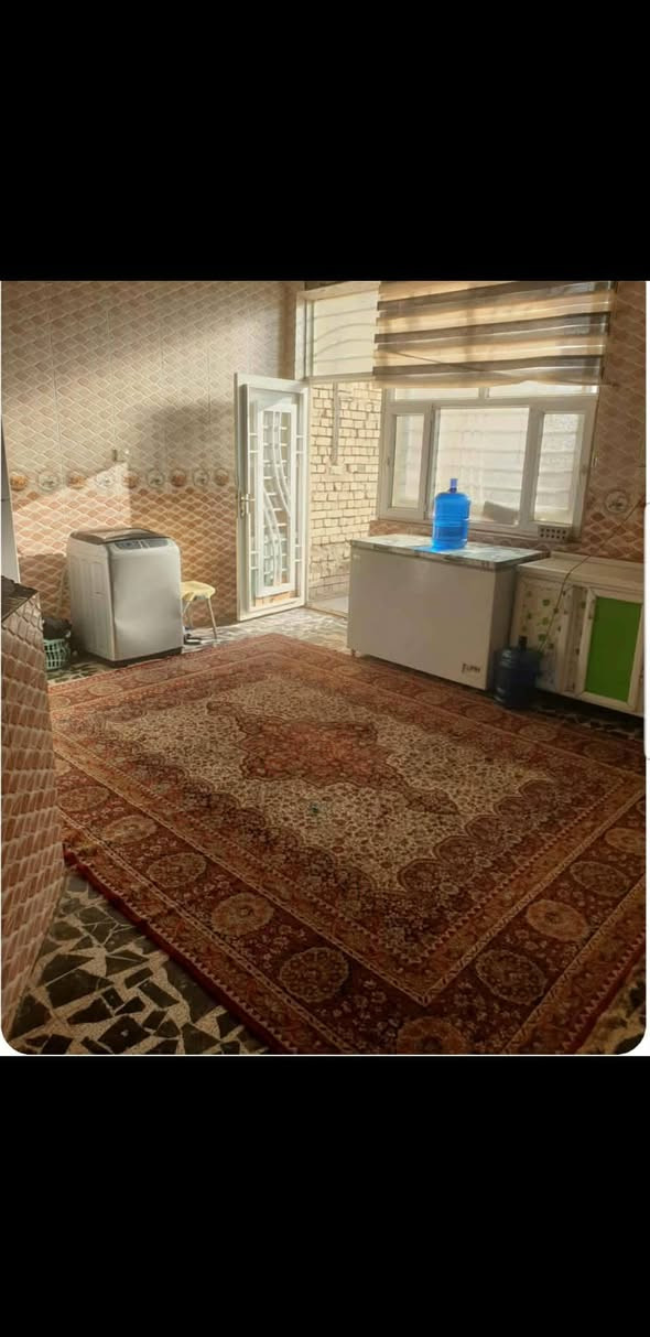 بيت بحي الفارس 200م ثاني بيت عن الركن مقابل حديقة بداية حي الفارس قرب محطة وقود الفارس موقع جيد جدا طابق 
واحد غرفتين و استقبال وصالة ومطبخ جبير صحيات داخلية خارجية والطابق الثاني غرفتين 
لاماميات مهیکلات فقط بدون سقف ماكامل الطابق الثاني سعر البيت 250 مليون مكتب الأوس للعقار ابو سجاد*********** ابو وائل *********** تفاوض مع صاحب البيت مباشر 
١٤:٦
