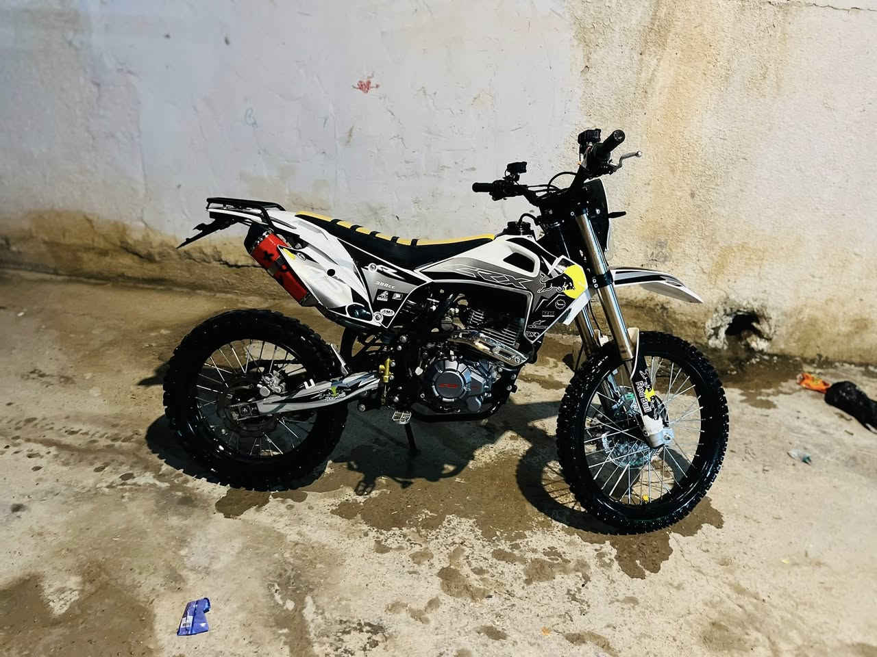 السلام عليكم قفاز CRX موديل25 للبيع مكينة 300
الدراجة نضيفه  تجي تشوف كدام عينك شعله معدل 

مفولة مكاني سامراء السعر 1500 وبي مجال ***********
