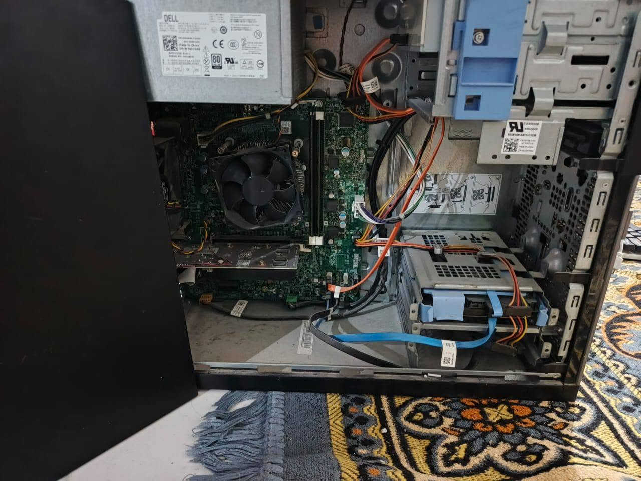السلام عليكم
ديسكتوب للبيع
المواصفات:
- Intel Core i5 (3rd Gen)
- كرت الشاشة: GT 730 (VRAM 4GB)
- الرام: 8GB
تحتوي على هاردين:

- SSD سعة 125GB
- HDD سعة 500GB

السعر: 95 ألف دينار وياها ماوس وكيبورد 
وبيها مجال للشراي.


**إذا كنت صاحب هذا الإعلان وتريد حذفه لأي سبب، رجاءا أرسل رسالة إلى الدعم الفني**