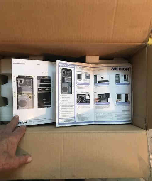 السلام عليكم جميعاً
من بعد اذن اصحاب الگروب المحترمون ؛
اعرض للبيع جهاز الكمبيوتر الشخصي ( دسك توب) من شركة ميديون( Medion MT14) الماني الصنع  Multimedia Pc Akoya P4370 … مع الباكيت الاصلي من المانيا…
مع قرص (7 Windows) من شركة مايكروسوفت الاصلي ( غير مستنسخ) مع قرص تعريف اجزاء الهارد وير..
الجهاز مستعمل وبالباكيت الاصلي مع كيبورد بلوتوث ..
الجهاز برام 3GB/ DDR  (وبدون الهارد دسك ( القرص الصلب ) وبدون مشغل الاقراص ( سي دي پلير) ..
الجهاز احترافي لاصحاب الصوتيات والمرئيات…
الجهاز مجهز للهارد دسك الربط الخارجي
ومجهز لقراءة كافة انواع الكارتات ( SD, MicSD, …..وغيرها)
 4 مخارج USB ..
كارت شاشة متطور…
باقي المواصفات موضحة بالصور..
نظام البيع فحم ("ادوات ") وذلك لعدم استخدام الجهاز منذ خمس سنوات ….
مكان الجهاز: بابل / حله
يوجد توصيل لكافة محافظات العراق وبالسعر المعتاد لدى شركات الشحن والتوصيل…
سعر الجهاز  75  الف دينار عراقي قابل للتفاوض…
☎️ ***********
