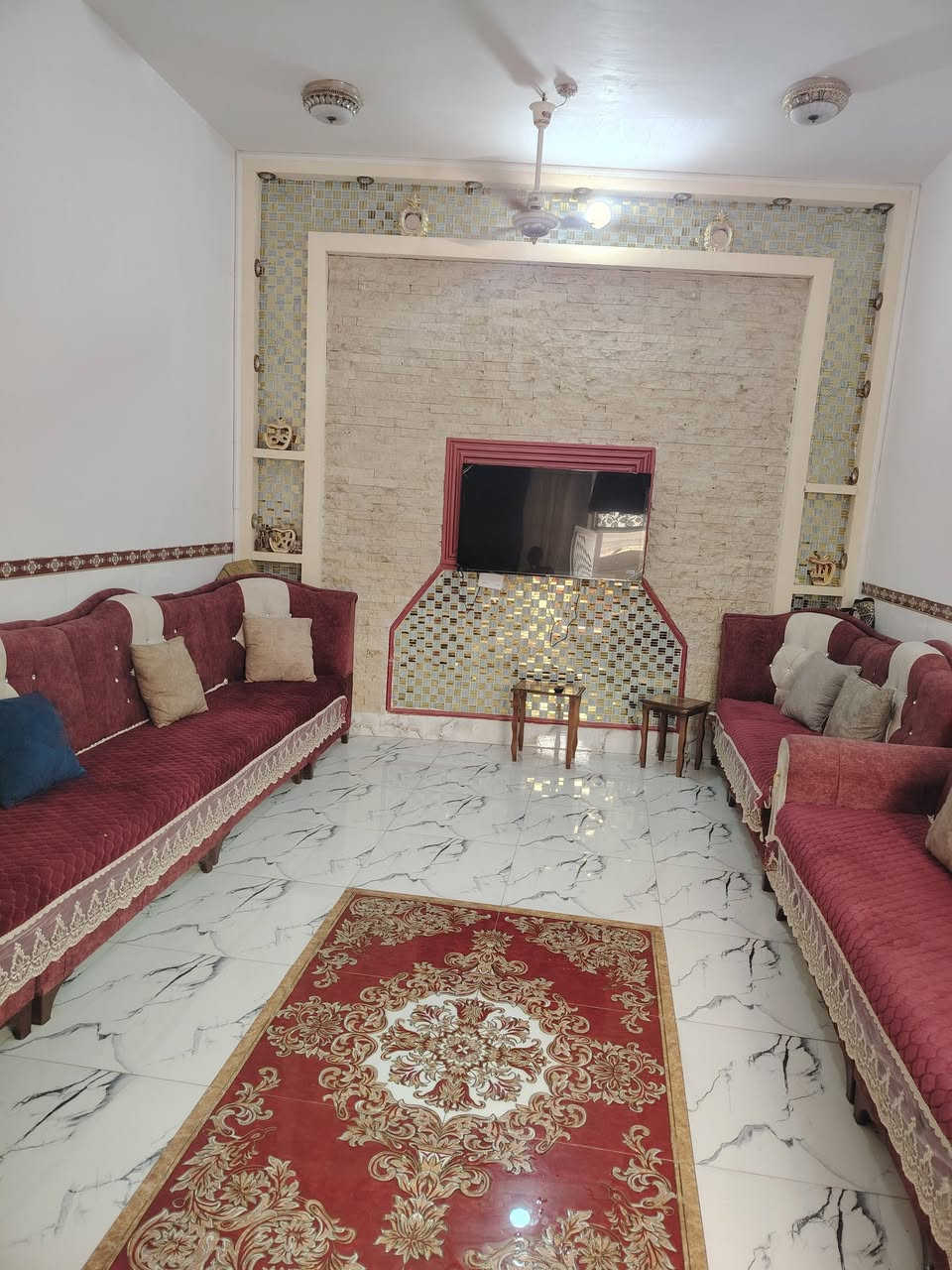 سلام عليكم دار للبيع عل الحولي خلف المجمع عبد الحسن كاع راجي المساحه ٢٤٠ الستفسار ***********
