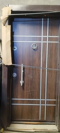 تصفية مخزن • ٢٨ باب • جديد غير مستعمل