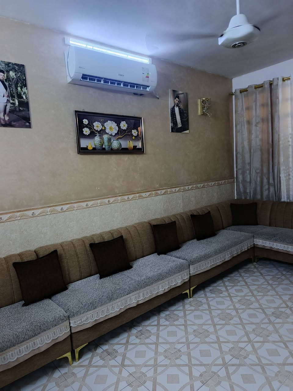 دار للبيع 100متر طابقين في منطقة الثعالبة في العشر الاف 3 غرف نوم وصحيات 3 واحد خارجي وثنين داخلي وصالة ومطبخ ومنور واذا تحبون مع الاثاث او بدون بكيفكم للتواصل مع صاحب الدار 
***********
