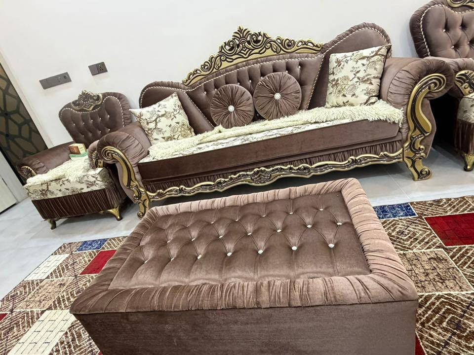 طخم قنفات ملكية للبيع جديد كلش ما بيه اي عيب سعر ٩٥٠ الف شوراو قرب كلية زراعة للتواصل ***********
