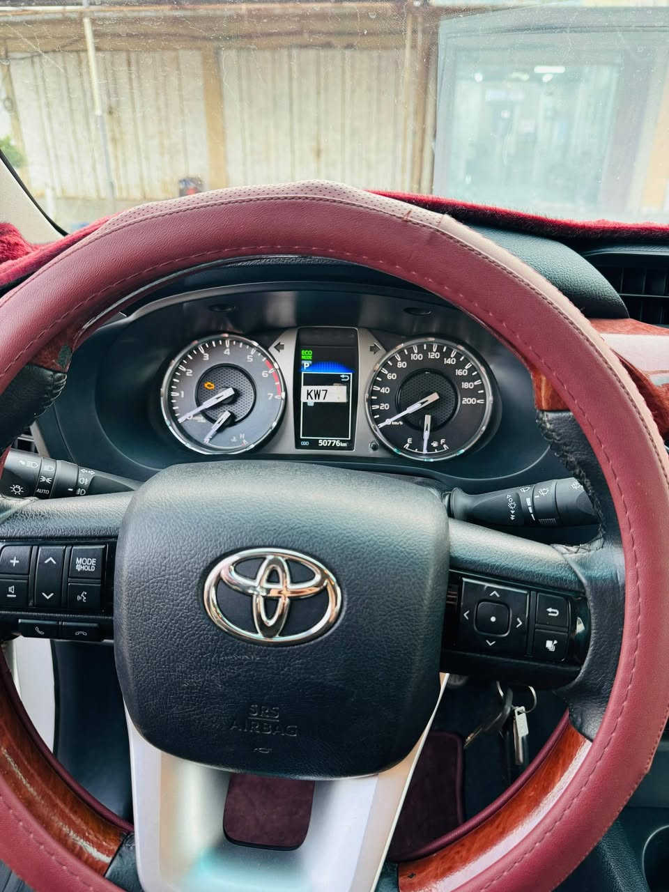 السلام عليكم تيوتا موديل 2021 ناصي كير اوتوماتيك كفاله عامه رقم صلاح الدين ماشيه 50 الف تحويل مباشر السعر 273 وبيها مجال
***********
