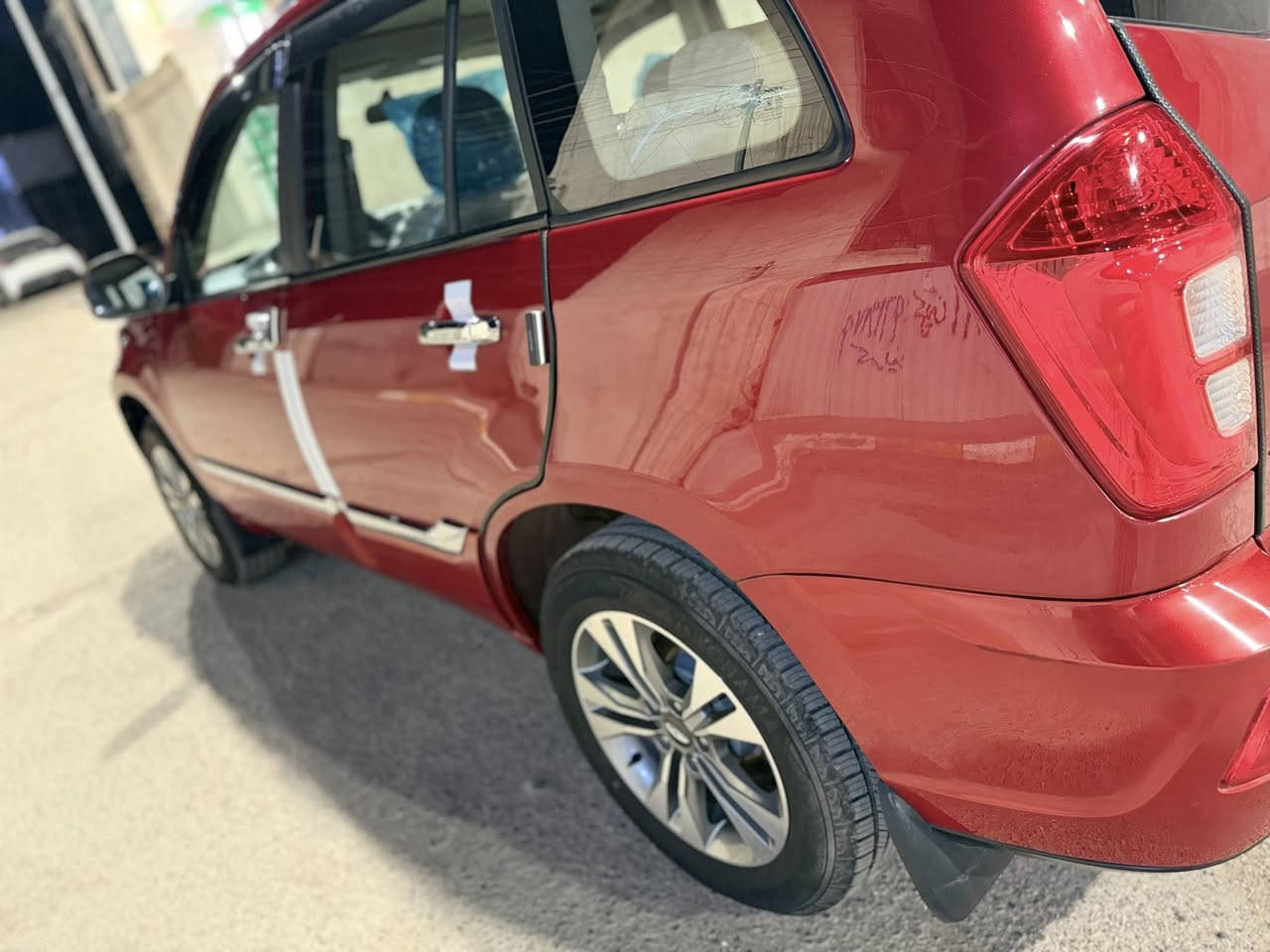 السلام عليكم 
TIGGO
 تيكو 3 
   موديل  2018شكل 2019  استلام  (2025 )🔹️🔹️  ✔👍 سياره جاهزه من كل. نواحي سياره. على. وضع شركة 
 ماشية (km19) حقيقي. سيارة ع. وضع زيرو  ( شرط  مكفولة من  ضربة  وصبغ   ⛄️⛄️⛄️)
    كير   ومحرك خير من الله  بسمي  شرط تحويل.ثاني. يوم هزه جديدة رقم إنكليزي. جديد يعني ما. راح  تعب 😱😱بتحويل وهم  بتحويل. ما يكلف غير (30الف)   سنويه.  جديدة تنتهي نهايت (2027)
#مواصفات_السيارة
🌳موديل  2018شكل 2019
🌳فتحة سقف سلايد رووف 
🌳 محرك 2000 cc مرغوب ☀️شرط برغي واحد ما. مفتوح بي 
🌳 كير  اوتو  ميكانيكي  مرغوب  شرط برغي واحد ما. مفتوح بي 🔥
🌳عدد AIR BAG 2 
🔦لايت LED منظومه زنون  اصلي   
ترايش. جامبو 🧑‍🍼🧑‍🍼
سبير منازل. 🛞 مع معدات 
نظام ترحيب 🔱🔱
شاشة كبيرة 📺 ايباد 
حساس خلفي مع كامرة  📷 بلادي 180 درجة 
حاكية وبلوتوث 
نظام مثبت سرعه 🚉
لد نهاري بلادي ☀️☀️
اشاير بل مري 🪞🪞
دبل سوي. 2 🔑🔑
🔦كشافات هالوجين
🔦بك لايت LED
🚘 تخم  الاطارات  جديد  شديتة قبل سبوع (ياباني) 
بطاريه  جديدة   اصلي ضمان ٣ سنوات    ⚡️
🚘ويل كب كروم 
ريموت  فتح  وقفل  عن  بعد  
كهربيات. سيارة كلها شغالة ⚡️⚡️
تدفئة شغالة 🔥🔥🔥🔥
تبريد ثلج 🧊 🧊🧊
سيارة مكفولة  🌟⭐️💫          
🚘مقود جلد 
داخل جلد و مخمل  
د🤎المقاعد جلد 
🚘نظام مانع الانزلاقAps. 
🧑‍🍼نظام الايزو فكس
ادمه كاملة 🔥   
Bluetoot
USB
🥤حاملات الأكواب 6
⚡️دسك 4
اتصال 
الشراي. يتصل. وبيك.  خير. وتدلل   ***********
