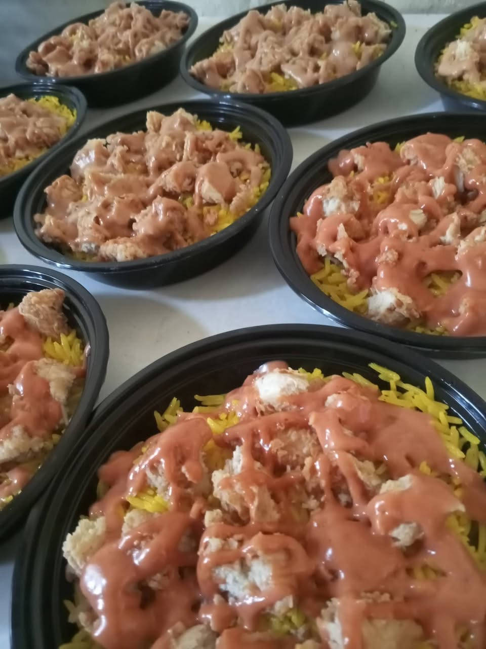 الريزو يم بنو وبس🫶🎀
الطعم ادمان بحد ذاته🤤🫶
الدجاج ستربس
الصلصات:-
كلاسيك
مدخن
باربكيو
السعر:  3000 فقط 
للحجز: *********** او مراسله الصفحه
