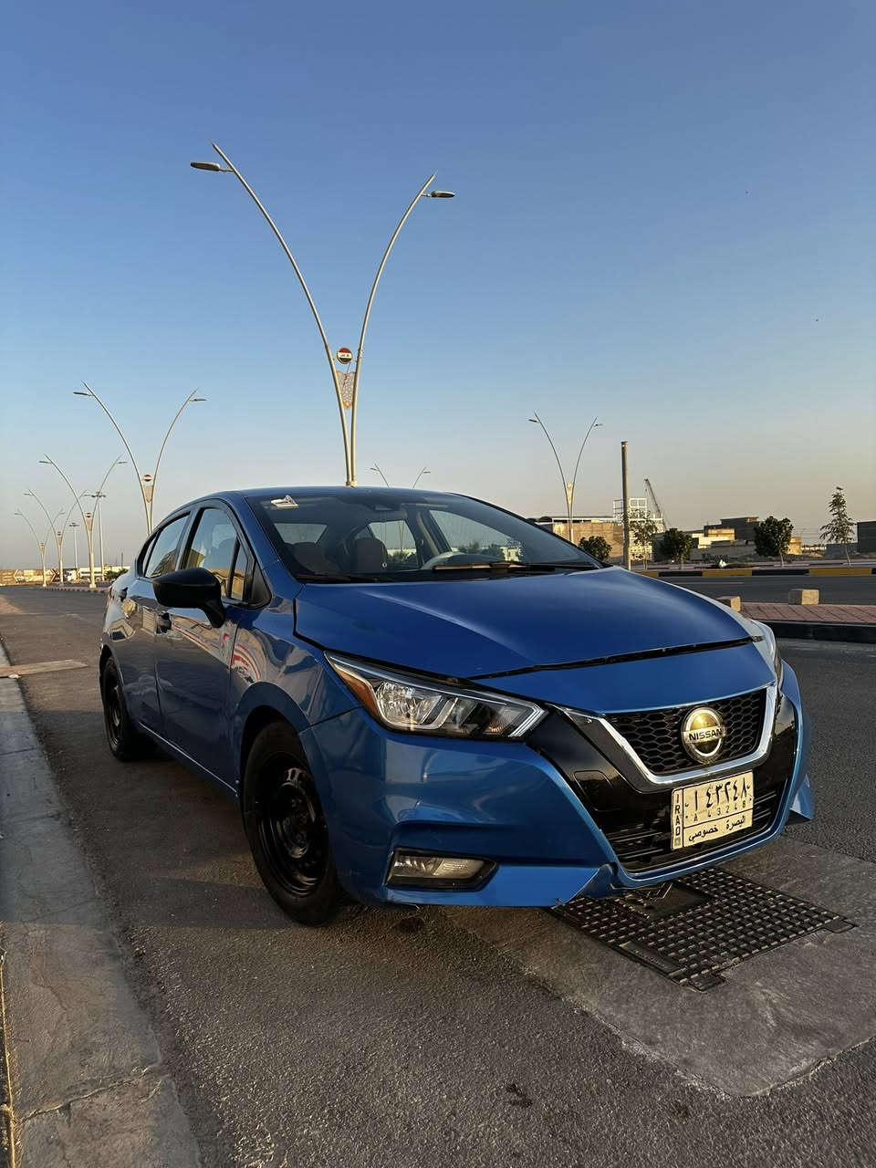 🚗 للبيع في البصرة
سيارة نيسان فيرسا 2020 بحالة ممتازة جداً.

🔹 الموديل: 2020  
🔹 اللون: أزرق  
🔹 القير: أوتوماتيك  
🔹المحرك: 1.6L اقتصادي جداً.
🔹 4 سلندر – دفع أمامي  
🔹 استخدام قليل جداً
🔹التحكم: تحكم كامل من المقود (ستيرينغ)، مثبت سرعة.
🔹 فئة السيارة: SV (مواصفات ممتازة).
🔹 التحكم: تحكم كامل من المقود (ستيرينغ)، مثبت سرعة.
🔹 التقنيات: شاشة لمس أصلية، تدعم Bluetooth Audio و Apple CarPlay.
أنظمة الأمان: رادار أمامي، رادار جانبي
السيارة نظيفة جداً وقليلة الاستخدام، مناسبة للعائلة أو للاستخدام اليومي واقتصادية في الوقود.

💰 السعر المطلوب: 98 ورقة (قابل للتفاوض البسيط)  
📍 الموقع: حي المهندسين البصرة

للاستفسار أو المعاينة يرجى التواصل على  
الرقم ***********
