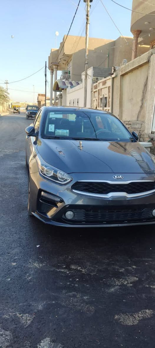 السلام عليكم للبيع كيا فورتي موديل 2019سياره جديدة على لبلاد ماشية 71مكينه وكير خيل من الله صدر جديد تايرات جدد تتفى تبريد خير من الله سعر 130وبيه مجال حك جيه والي ميعجبه يدعيلنه برزق  صور الحادث مرفوقه ويه صور وهذا رقم ***********
