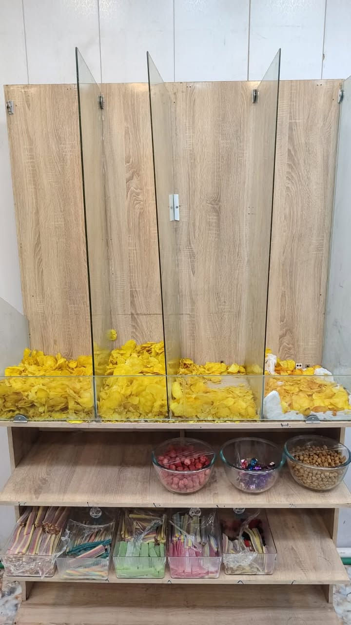 للبيع
عارضات كرزات وحلويات وجبس 
جديد استخدام كلش قليل 
5 قطع 
ناصريه حي العسكري 
***********
