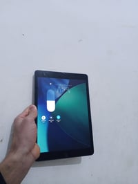 ايباد ٩ • ذاكره ٦٤ • بطاريه ٨٨%