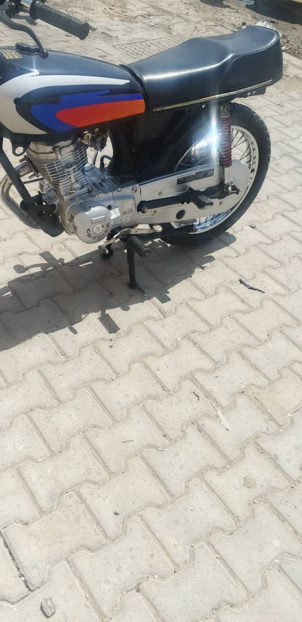 للبيع كلك بيها بليته ورقم شاصي السعر325 دراجه مكفوله  رقمي ***********

