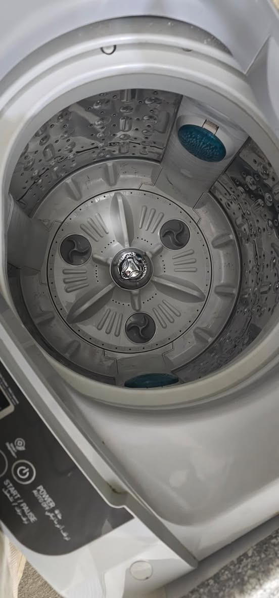 عندي هذه الغسالة مال ملابس ال جي او تماتيك جديدة ومابيها عطل حجمها ثمانية كيلو عنواني اسكان صناعي الي يريدها ***********
