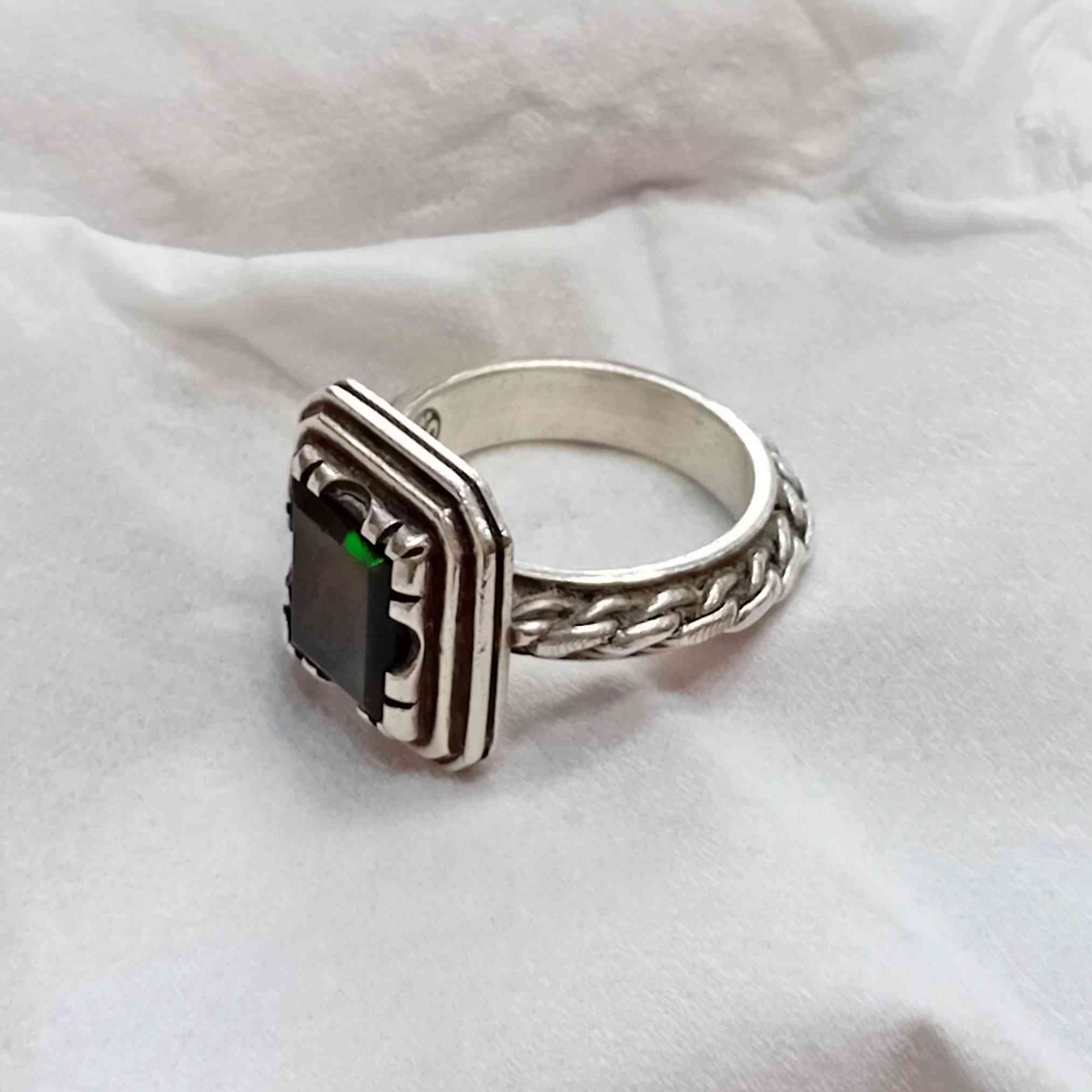 قطعة نادرة من الاوبال الأسترالي
صياغة علي الغراوي، قياس ١٨ خنصر عيار ١٠٠٠
للبيع التواصل خاص


**إذا كنت صاحب هذا الإعلان وتريد حذفه لأي سبب، رجاءا أرسل رسالة إلى الدعم الفني**