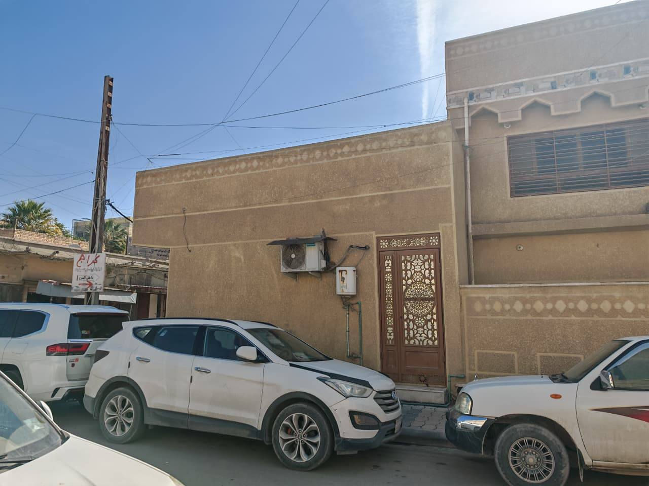 بيت ركن موقع تجاري ومميز للبيع في المشروع
مساحة 325 متر 
الواجهة 21 النزال 15.5
طابقين ، الطابق الأول 7 محلات تجارية ودار سكن والطابق الثاني مشتمل 
السعر 680 مليون وقابل للتفاوض .
للاتصال ***********
