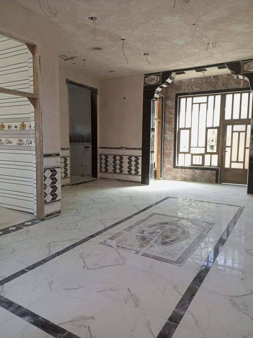 خلفه سيراميك وارضيات وبايات درج وتغليف واجهات حجرومرمروفوم وشغل درجه اوله وللتواصل على لخاص اولاتصال على رقم ***********ديوانيه مركز

