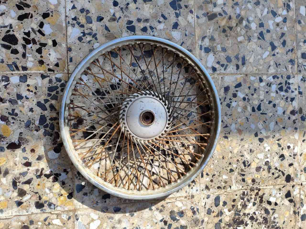 السلام عليكم غراض دراجه للبيع كلمن وسعره 
مكاني الديوانية مركز  ***********
