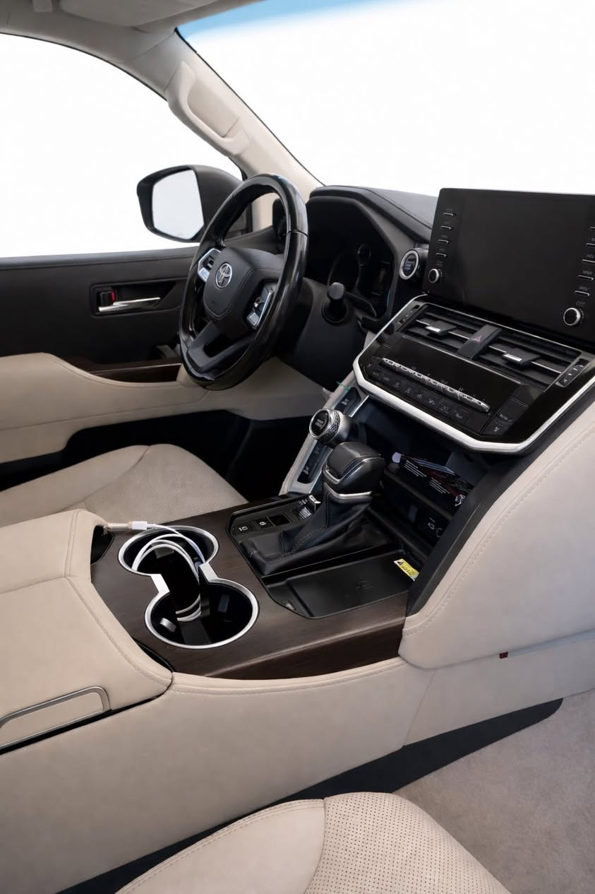 تويوتا لاندكروز
فخامة داخلية ✨
قوة على الطريق 💪
وجمال يبقى سنين
________________________

✅تيوتا لاندكروزر ساز ٢٠٢٢ تنفس طبيعي 
✅تغليف ppf كامل / السياره بحاله الوكاله 

✅لون عسلي ٣ شاشات 
✅تبريد وتدفئة بلكشنات الاماميه والخلفيه  

✅تشغيل عن بعد جميع الأبواب بصمه والمري ✅الجانبيه شفط  

✅رقم بغداد مشروع وطني باسمي تتحول باي ✅محافظه 
✅ريمونت عدد ٢.. ماشيه 63 الف 

✅العنوان __البصره __ ***********
                                          ***********   
✅اكتب تم لمعرفه السعر 💵 على الخاص 🤝
