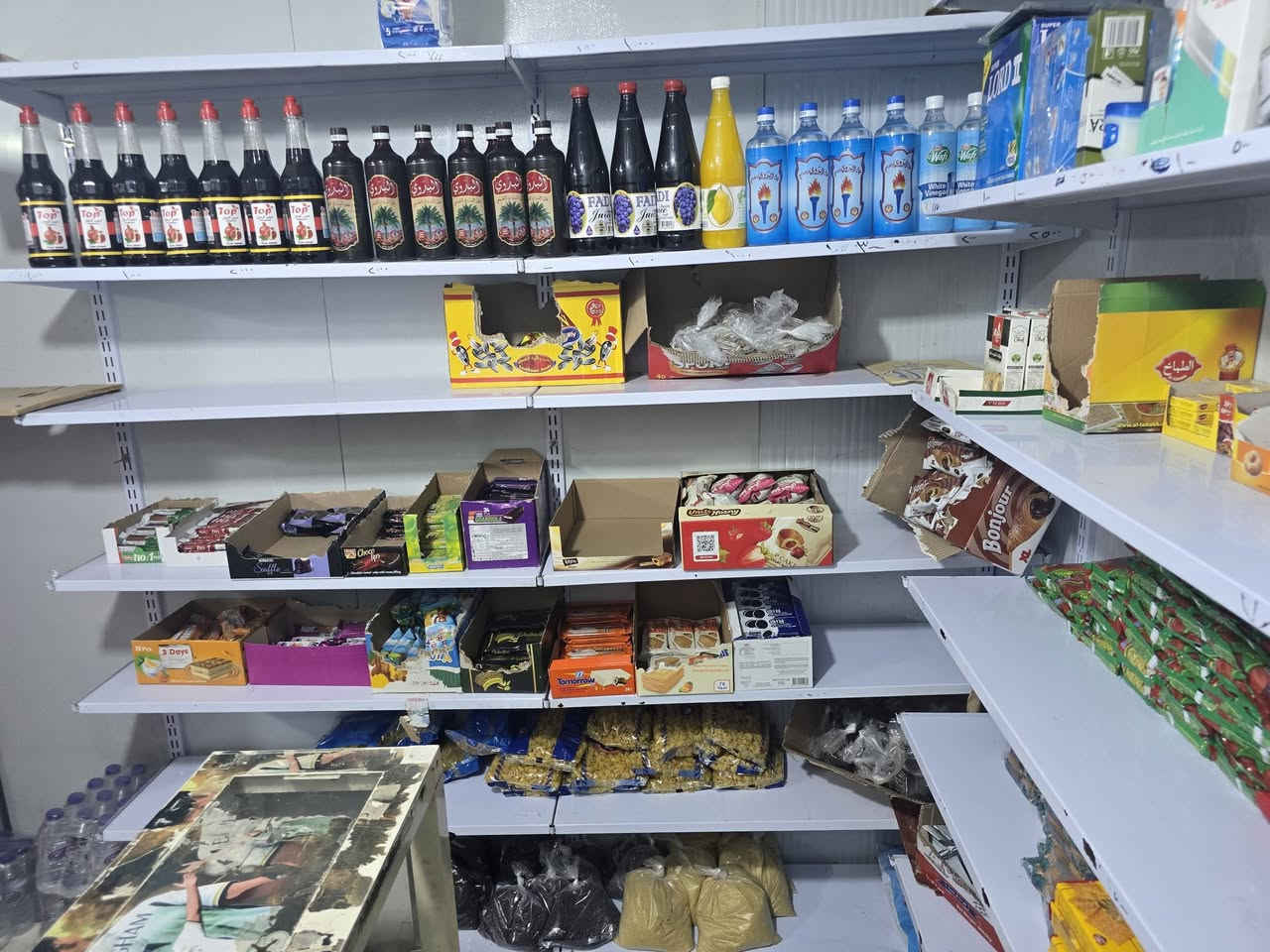 المحل للبيععع
 
هوه وغراضه : يشمل ، براد عدد 2 ، ومجمده ، ومسواك المحل كامل .

📌 تنبيه : ماعدا السبلت 

السعر مليونين دينار 

العنوان كوت _ الانوار _ قرب مستشفى الكرامه .
للاستفسار اتصال ع رقم تالي : ***********
