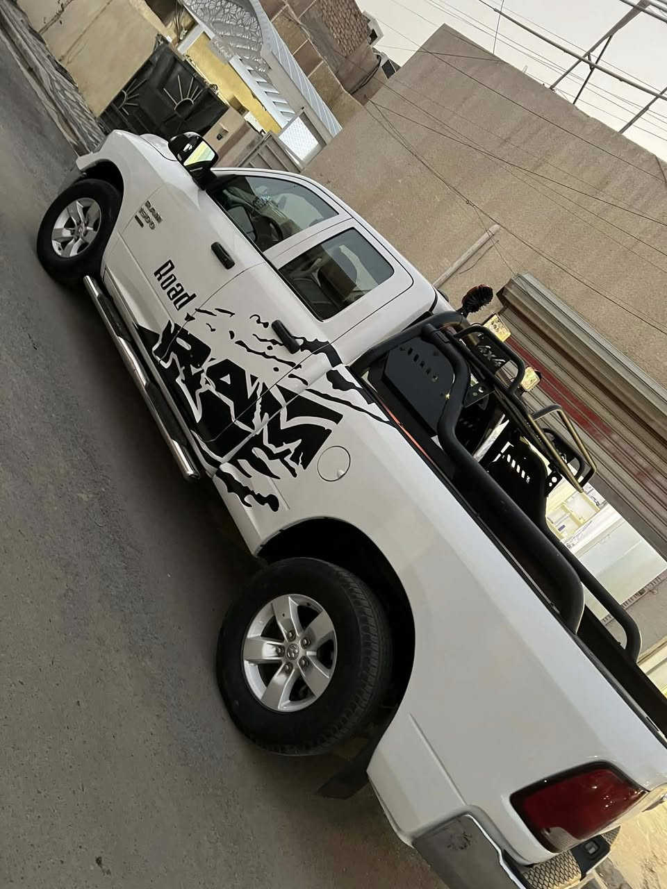 السلام عليكم دوج رام كلاسك موديل ٢٢سياره جاهزه كيرومكينه  كفاله مصروف عليها شاشه جبيره بلاجكتورات امامي خلفي ممتواجد ع فيس اتصال ***********
