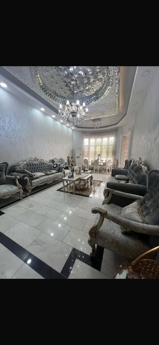 ⭕️دار للبيع في حي المخابرات خلف مطعم الملوك 

⭕️المساحة ٢٠٠م طابو صرف 

⭕️بناء ٢٠٢٠ 

⭕️الطابق الارضي يحتوي على صالة وهول ومطبخ وغرفتين نوم ومجمع صحيات 

⭕️الطابق الثاني يحتوي على ثلاث غرف نوم ومجمع صحيات 

⭕️لطلب السعر مراسله الصفحة او الاتصال على الارقام 

*نستقبل جميع عروضكم السكنية 🏠 والتجارية 🏡 بكافة مناطق الحلة 
……………………………..
للمزيد من المعلومات⬇️

*مراجعة مكتب بابل الكائن في شارع ٦٠ مقابيل حلويات ريف دمشق اوكراج ناجي كماش سابقاً او الاتصال ☎️ 

***********ابو احمدالاسدي  
***********احمد الاسدي
***********امير الاسدي
