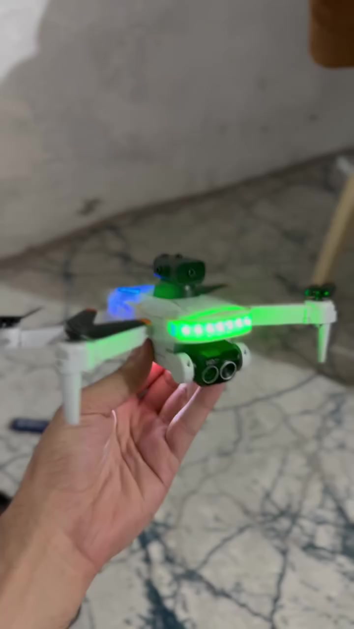 طائرة سكاي سبيريت بدون طيار
جودة عالية وأصلية.

مغلقة وغير مستخدمة.

طائرة سريعة ورشيقة للغاية.

مزودة بكاميرتين عاليتي الدقة.

كاميرتان أماميتان + مستشعر سفلي لتسجيل الفيديو.

تتصل بهاتفك المحمول ويمكنك مشاهدتها مباشرةً عبر الواي فاي.

لديها تطبيق خاص بها للهواتف الذكية بنظامي iOS وأندرويد.

مزودة بوحدة تحكم مخصصة لتنفيذ جميع الوظائف، بالإضافة إلى منفذ للهاتف.

دوران 360 درجة.

مدة الطيران: 15 دقيقة.

تدور وتثبت في مكانها.

هبوط وإقلاع مباشر.

تنطفئ فورًا عند سحبها أو تثبيتها.

يمكنك رسم خط على شاشة الهاتف لتتبع مسارها.

أضواء خضراء في الأمام والأسفل.

تتمتع بالعديد من الميزات الأخرى.

تأتي مع حقيبة حمل خاصة بها.

تتضمن 4 واقيات فراشة.

تتضمن 4 واقيات فراشة إضافية.

تتضمن كابل شحن.

مرفق معها جهاز Dernefizi.

اللون: أسود كما في الصورة. السفر کیلومەتر

السعر٦٥


**إذا كنت صاحب هذا الإعلان وتريد حذفه لأي سبب، رجاءا أرسل رسالة إلى الدعم الفني**