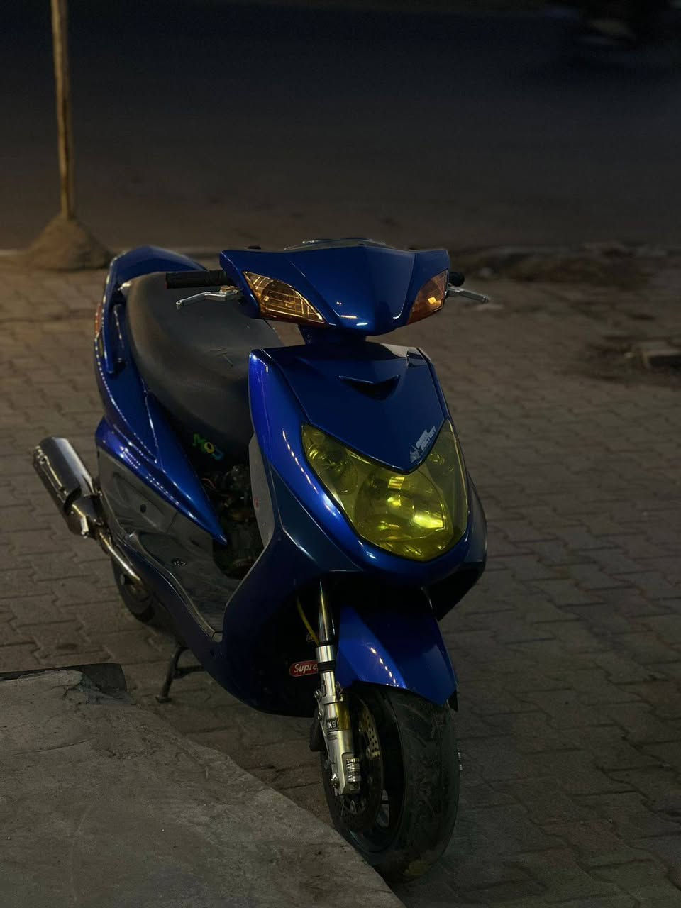 يا الله سلام عليكم سكنس فحل كابريتر دراجه غارضها جايات بيها من بره بيها صدر مختلف وفج وتطواله دبلات خلفيه عكس صالنصه بوري عدل مختلفه كور ابو اسهم رتب يدات اصليه اشاير مشمشيه قبق بانزين دبليو اف زوج كلجات دبليو اف مطابق جوين كابريتر كوسو قبق فلا وين مختلف طرر مال دوسه براغي رياضية ستان صفح اصلي شلعه ومعدل شلع تبليط نكره بكل وقت 
***********
واحد وميه بيها مجال بسيط 1100 
بغداد حي اور
