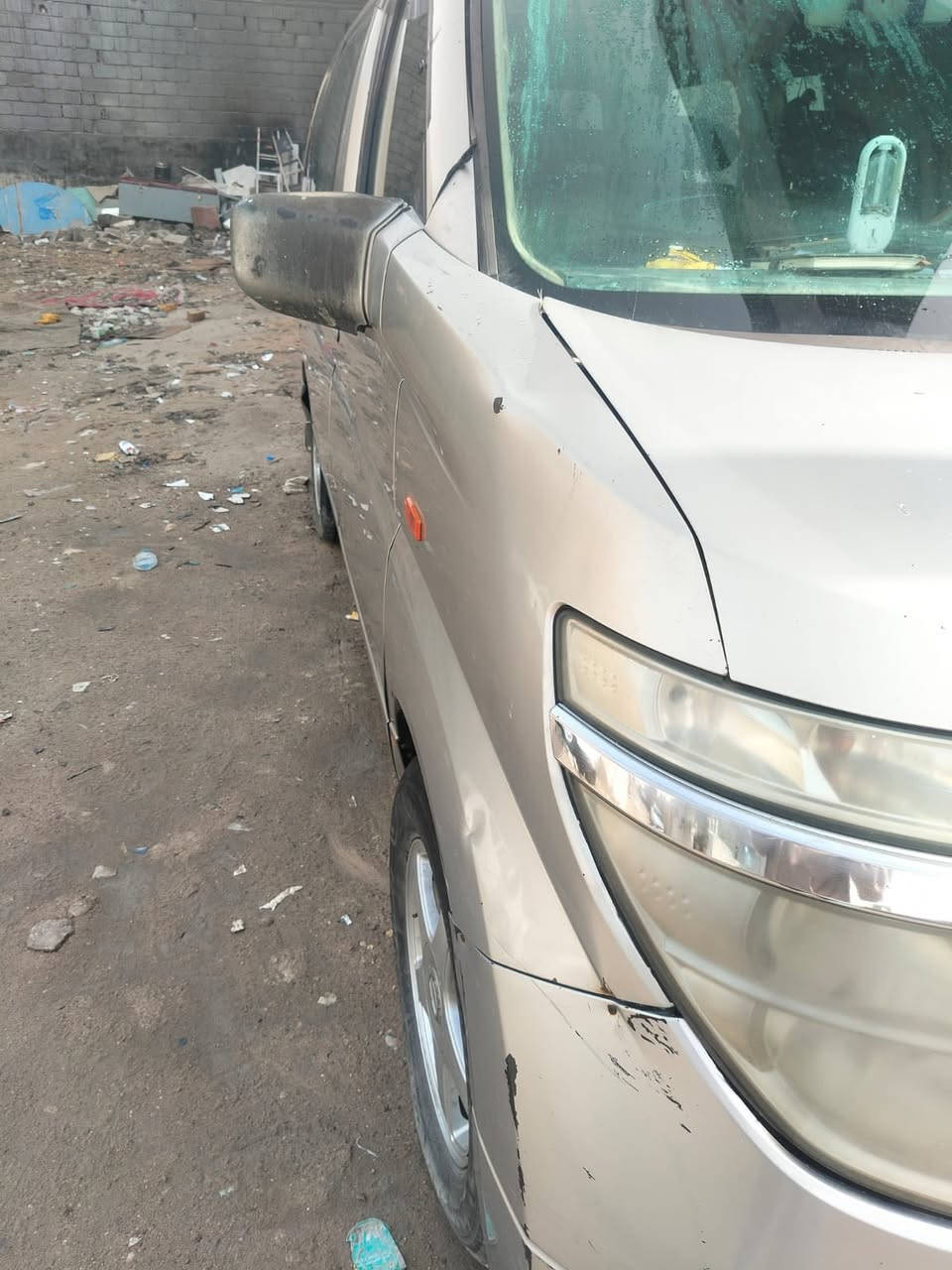 سياره موديل 14 معليه تسئجل أصويل مدفوع الكمرك سياره بسمي سياره بيه تخيررا بل نمره اولى بل كير سياره مثل ما موضح بل صور تخم تاير جاهز. سياره حداديه جديده توني بدلهن مكفول من نقل جثه و الكص و الحادث رقم *********** سعر 55
