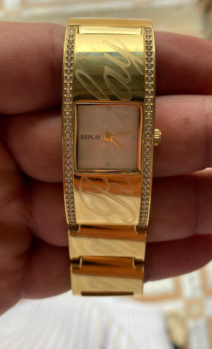 البيع /ساعه نساي نظافه 99% مع الكارتون

السعر 45 الف معا توصيل


**إذا كنت صاحب هذا الإعلان وتريد حذفه لأي سبب، رجاءا أرسل رسالة إلى الدعم الفني**